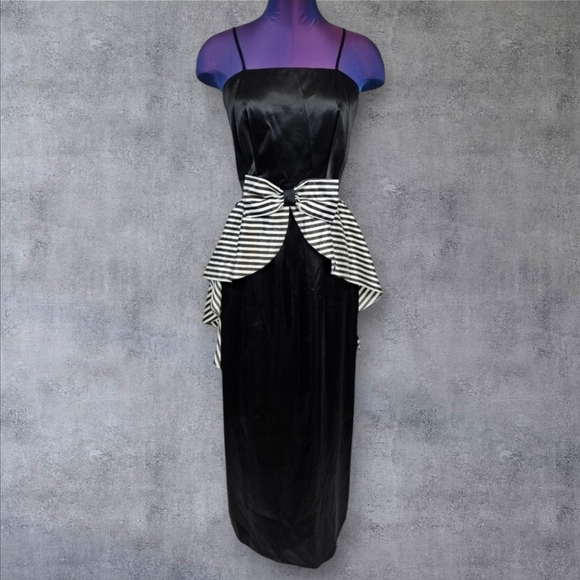 Vintage ILGWU Black White Striped Layered Satin Pencil Party Dress Size  9/10 - joarbit.com